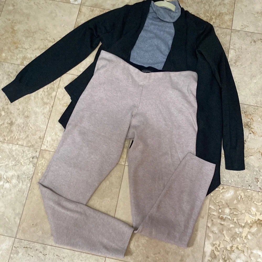 Banana Republic lounge pant. Medium Tall. - Picture 4 of 8